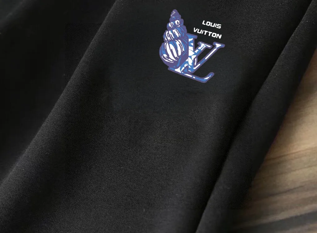 🅿️400 direct batch [LV Louis Vuitton] (Fat Man Gospel) hot-selling suit is coming. Focus on the original version of the official website. 2025 new hot-selling cardigan sweater suit. The original order is the best. 🇭🇰The meticulous work of top designers. Just for a fitting and perfect upper body effect. 100% natural high-quality Roman cotton, close-fitting comfort, noble and elegant! Original hardware embodies elegance and nobility! Counter size: M-5XL (maximum wear up to 220 pounds)